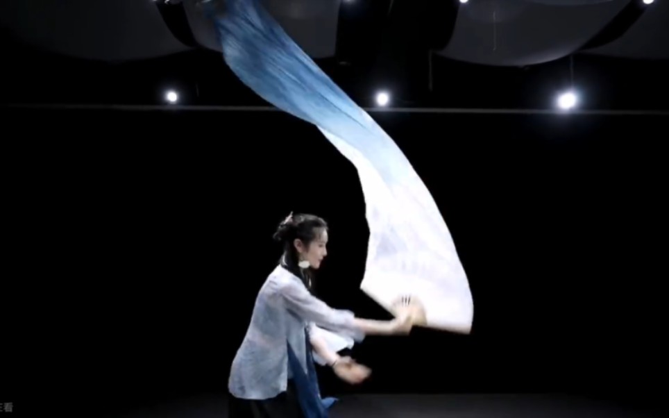 当代舞《故乡的云》舞蹈片段展示示范