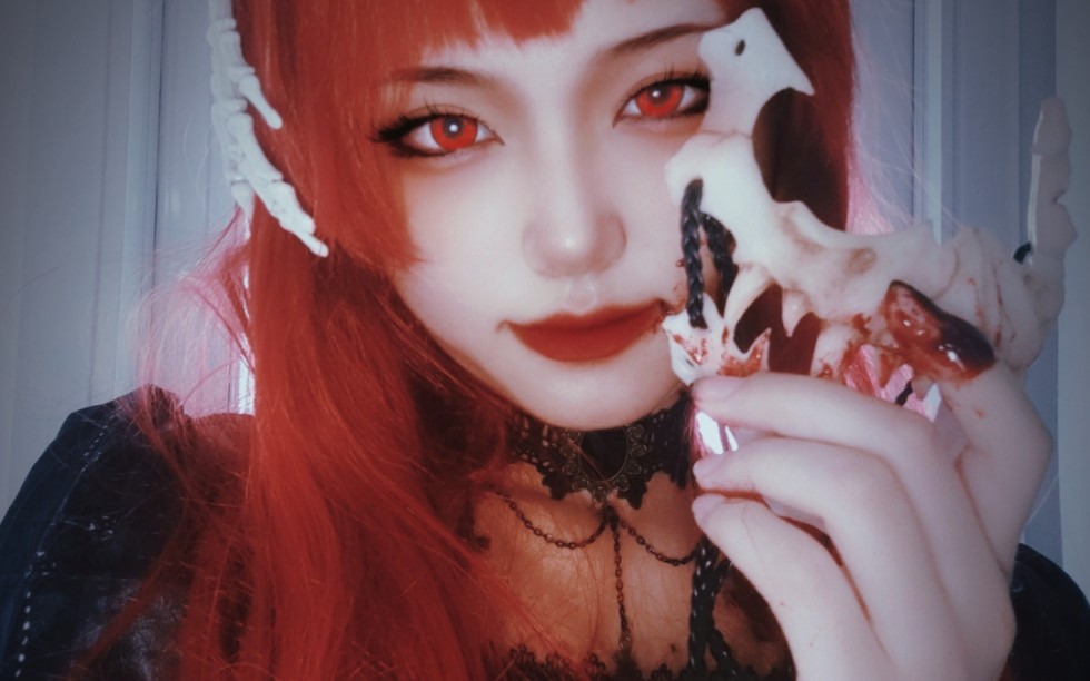 The real identity of the sensible white-collar older sister is a cannibal ⸜(ّᶿധّᶿ)⸝