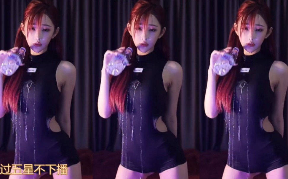 vivi小小酥 水撒衣服上啦