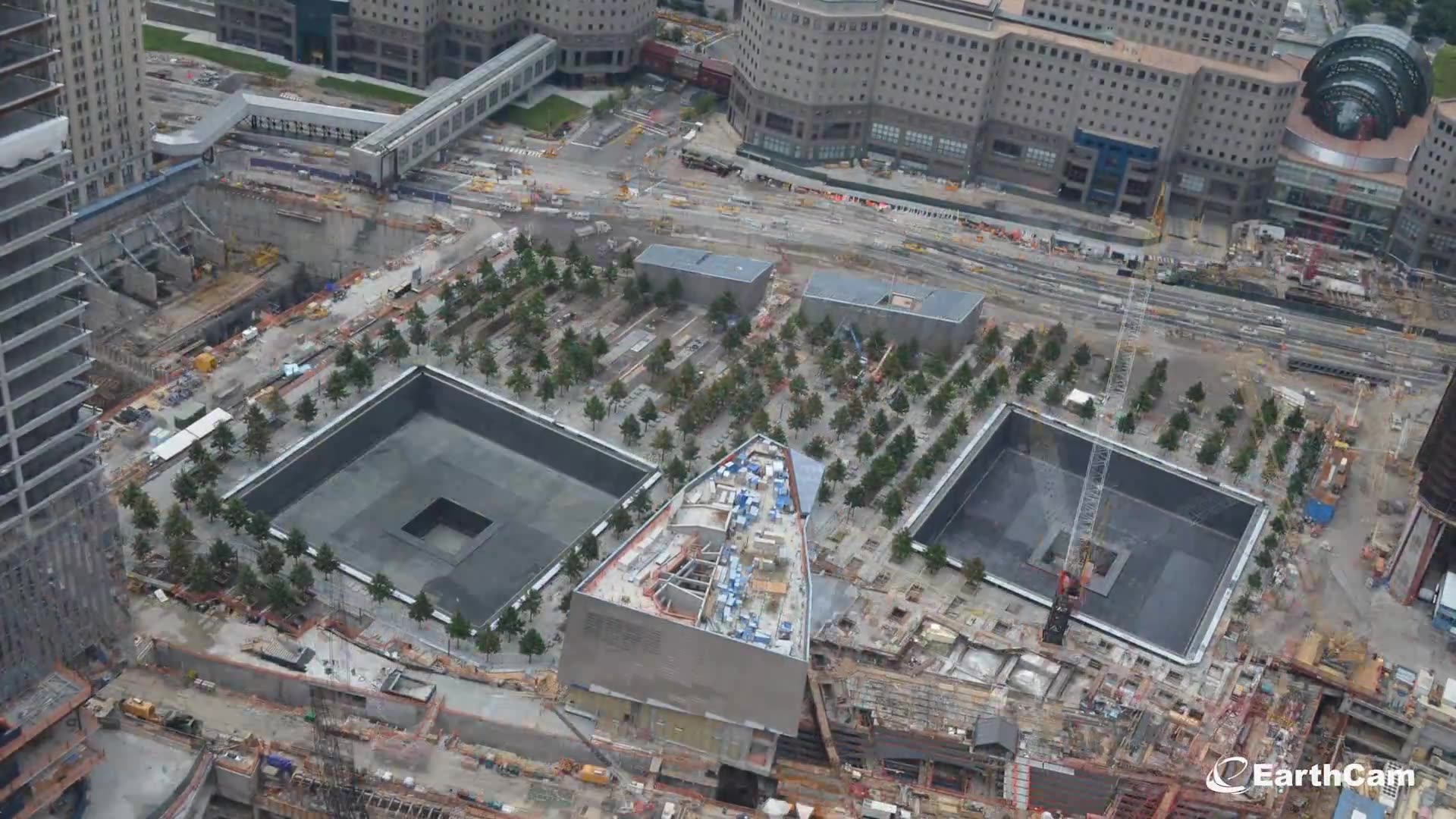911国家纪念馆占地3万多平方米,位于世贸中心遗址上,它将世贸双子大楼