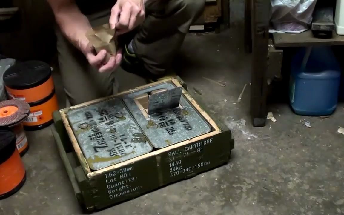 放置了45年的国产弹药开箱，但老外是怎么弄到的？