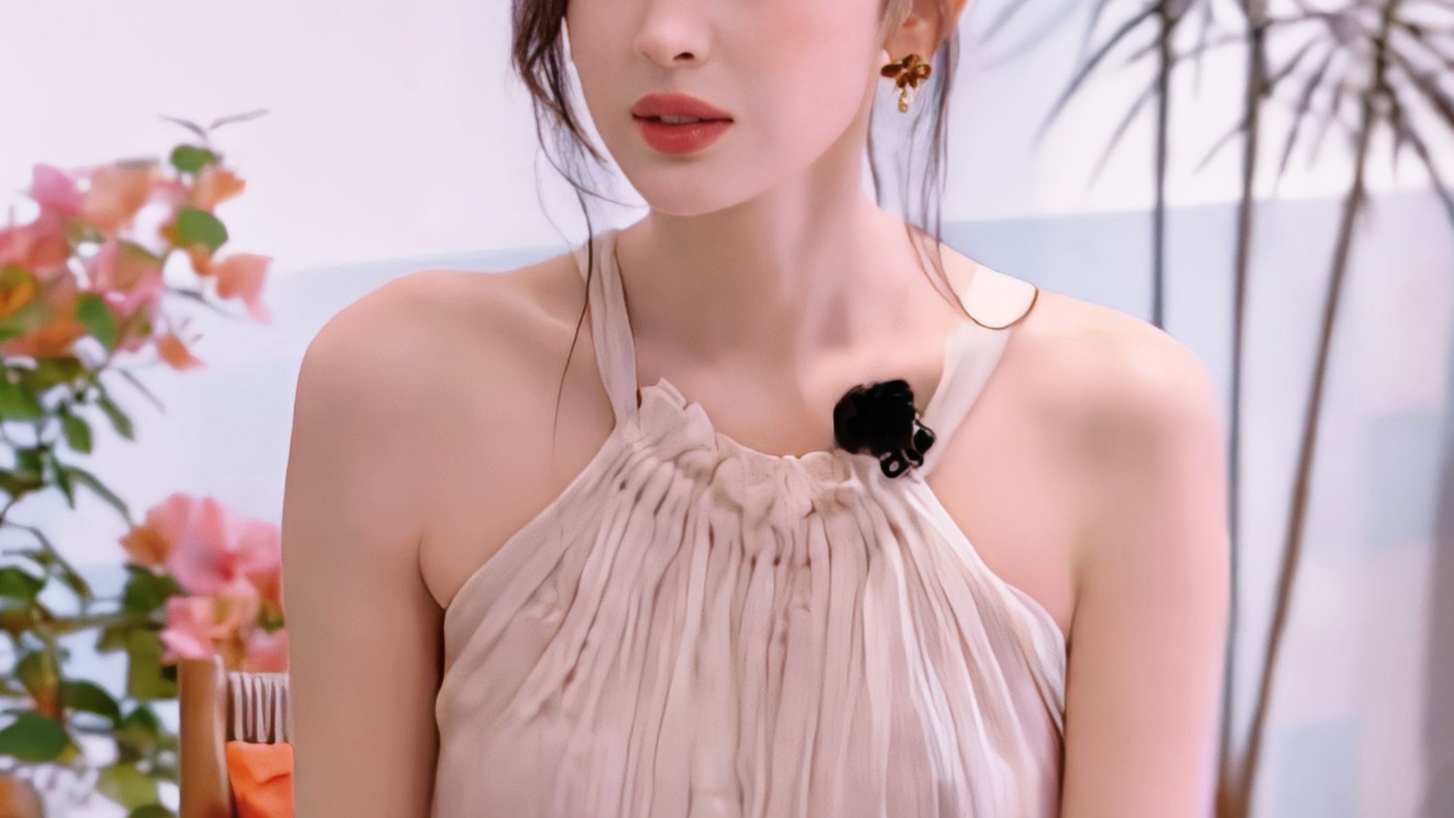 天哪顶美出场就这样，这姐漂亮到很难谦虚了哈哈哈！