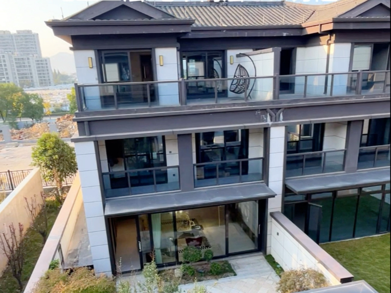 杭州富春江畔合院别墅,70年产权,实景现房,产证200-240平,总价200万起,核算下来均价只要1万/平,现在资金周转,无奈割爱!-彭少鹏看 ...
