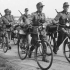 自行车上的装甲部队