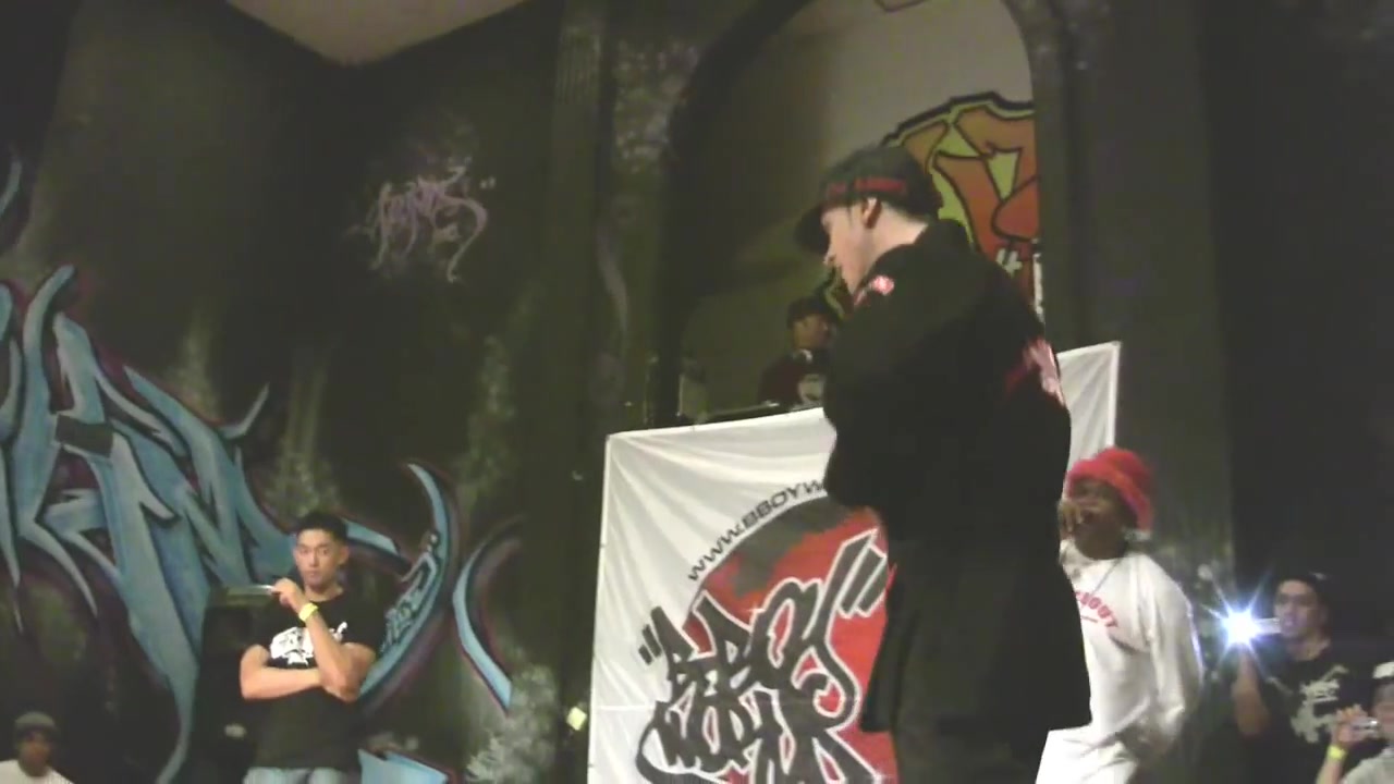bboy hong 10 vs bboy crumbs 8轮比赛