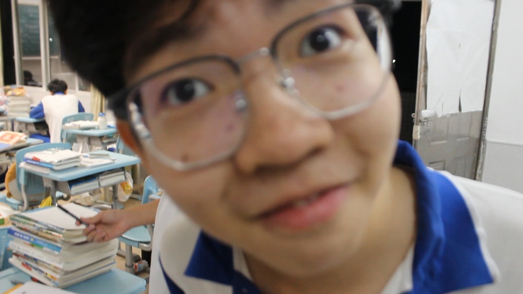 所以运动会前一晚的晚修同学们在干什么呢？