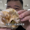在东北居民区犄角旮旯吃透油大包子，大块卤牛腩直接包进去，一口下去香迷糊啦