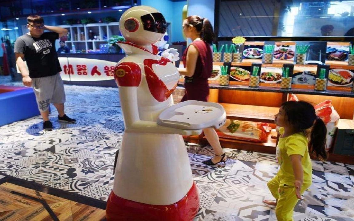 湖南首创机器人餐厅,机器人变服务员,你去过吗?