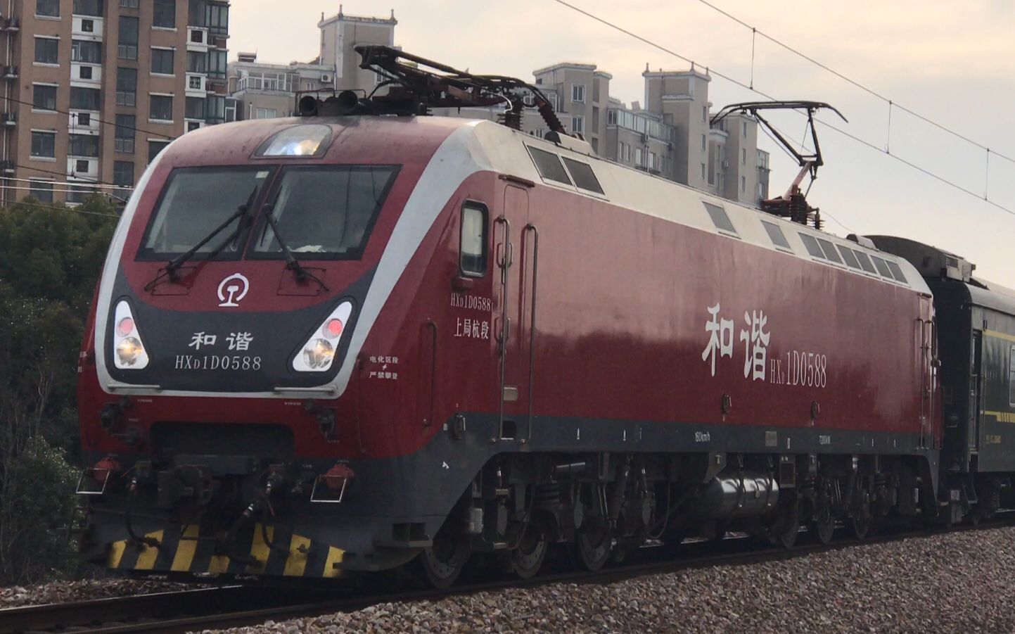 hxd1d 0588 牵引 k1806【银川号】次列车上行通过上海南站线 k3 563m