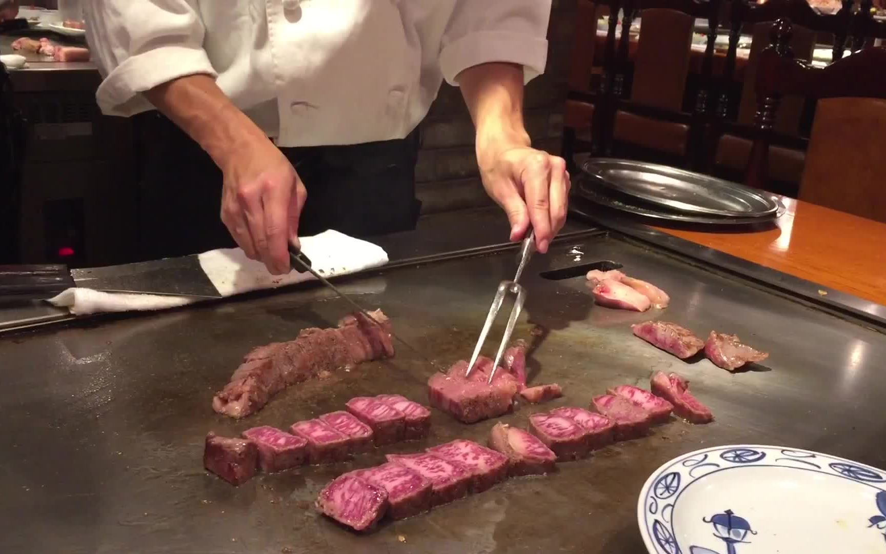 【有味道的asmr】上万日元a5大块神户牛肉铁板烧!日本大阪!