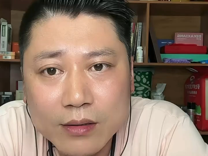 十三哥分享 台湾赌王 在金边见太奶了，西港在开战 园区在绑架 特别是女性 一定要注意安全，缅北地区很乱