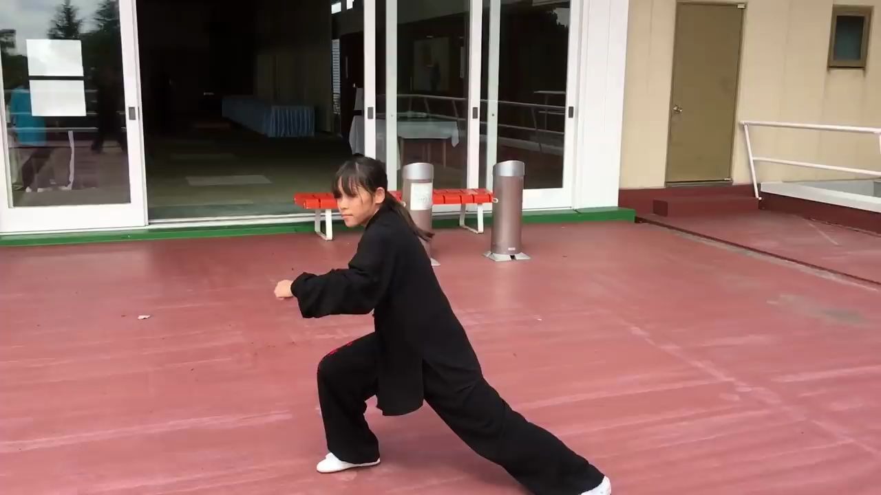 日本13岁小女孩的八极拳，刚猛至极！