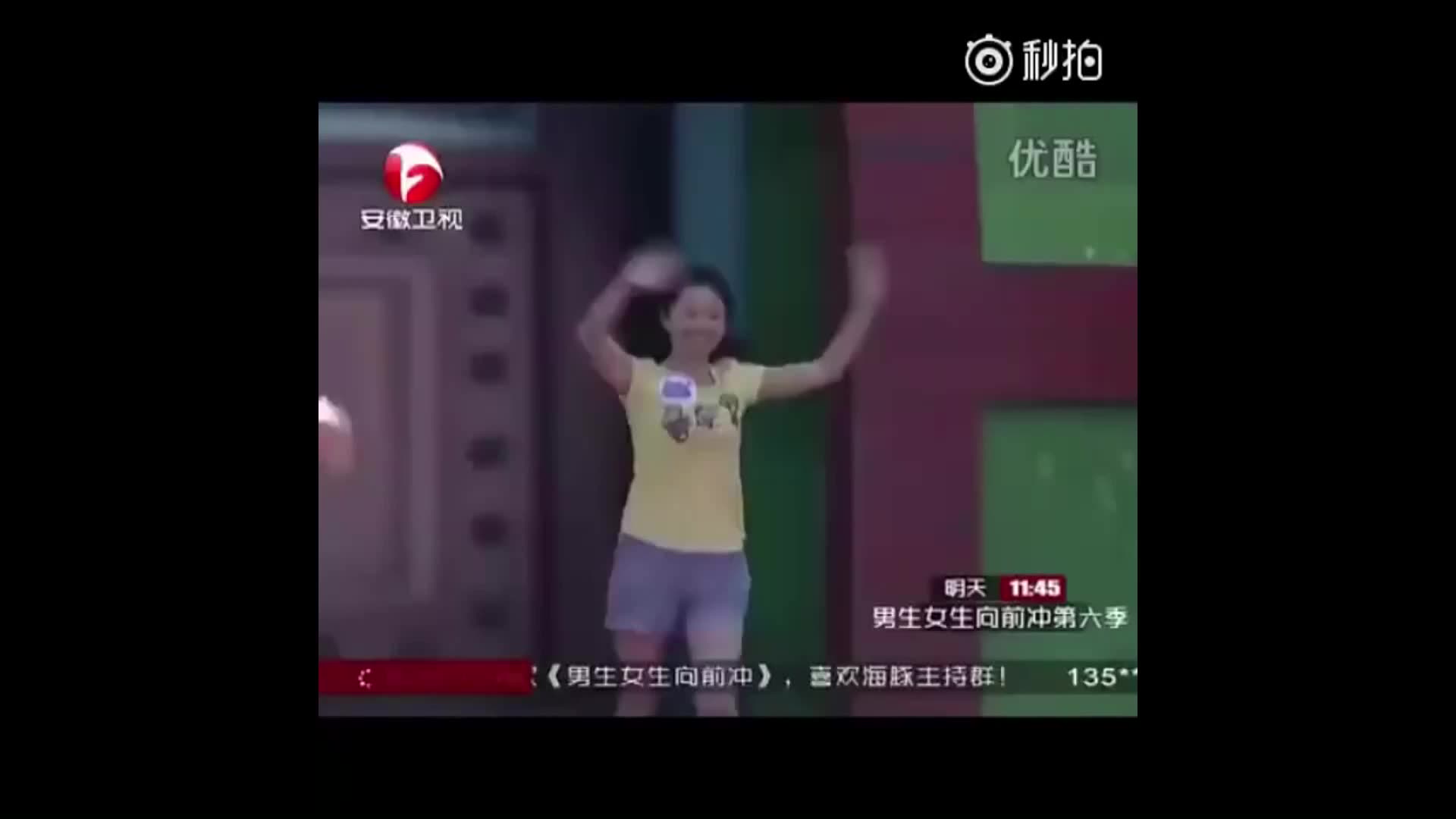 英语老师玩闯关游戏看了一遍又一遍