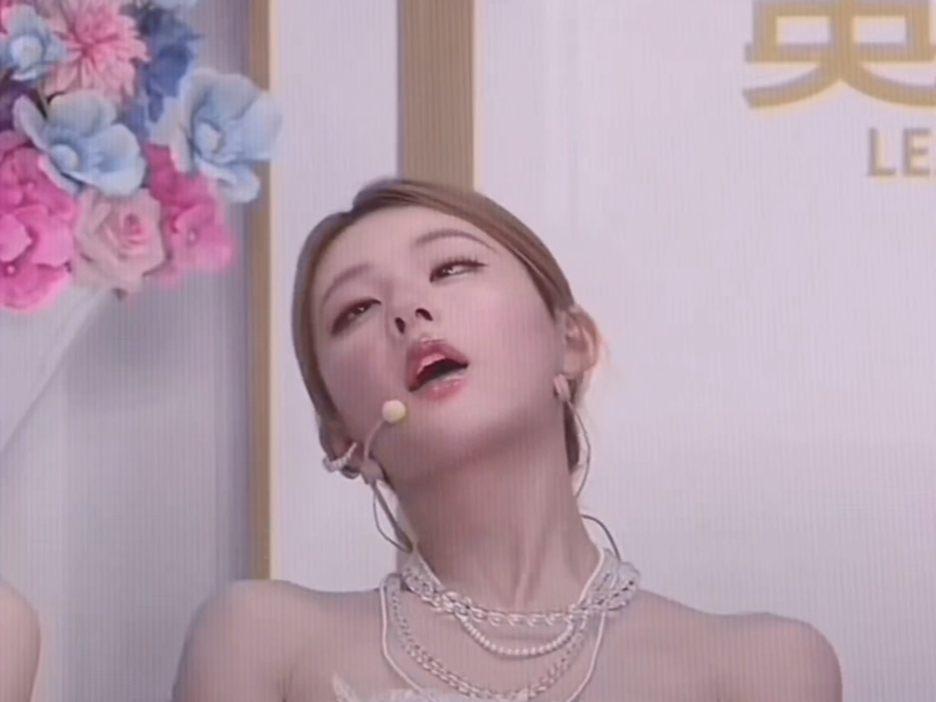 赵露思好喜欢擦边啊！