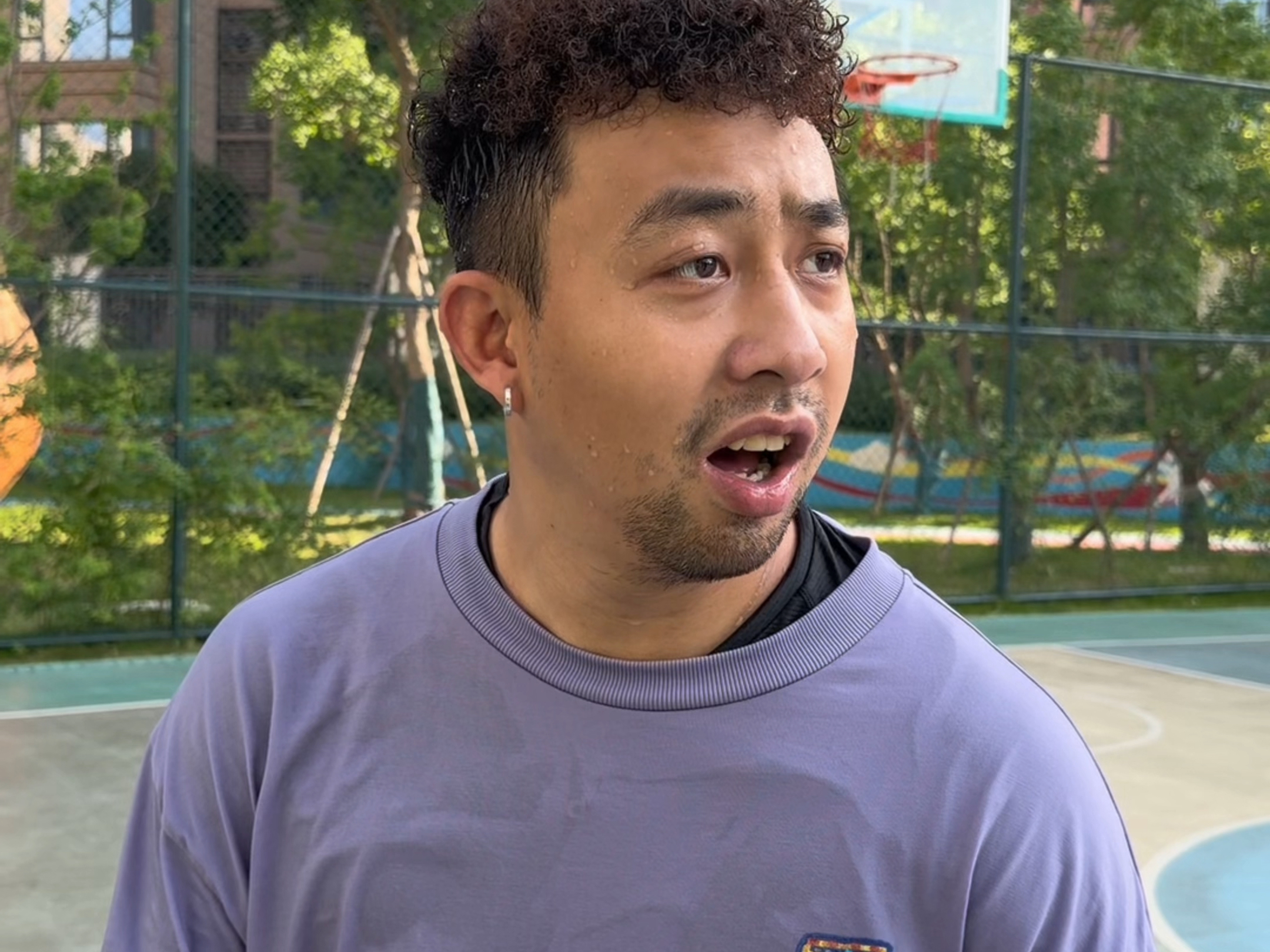 你很臭啊，为啥不洗澡啊