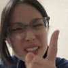 栗人被质疑塞着直播在解释时突然滑落