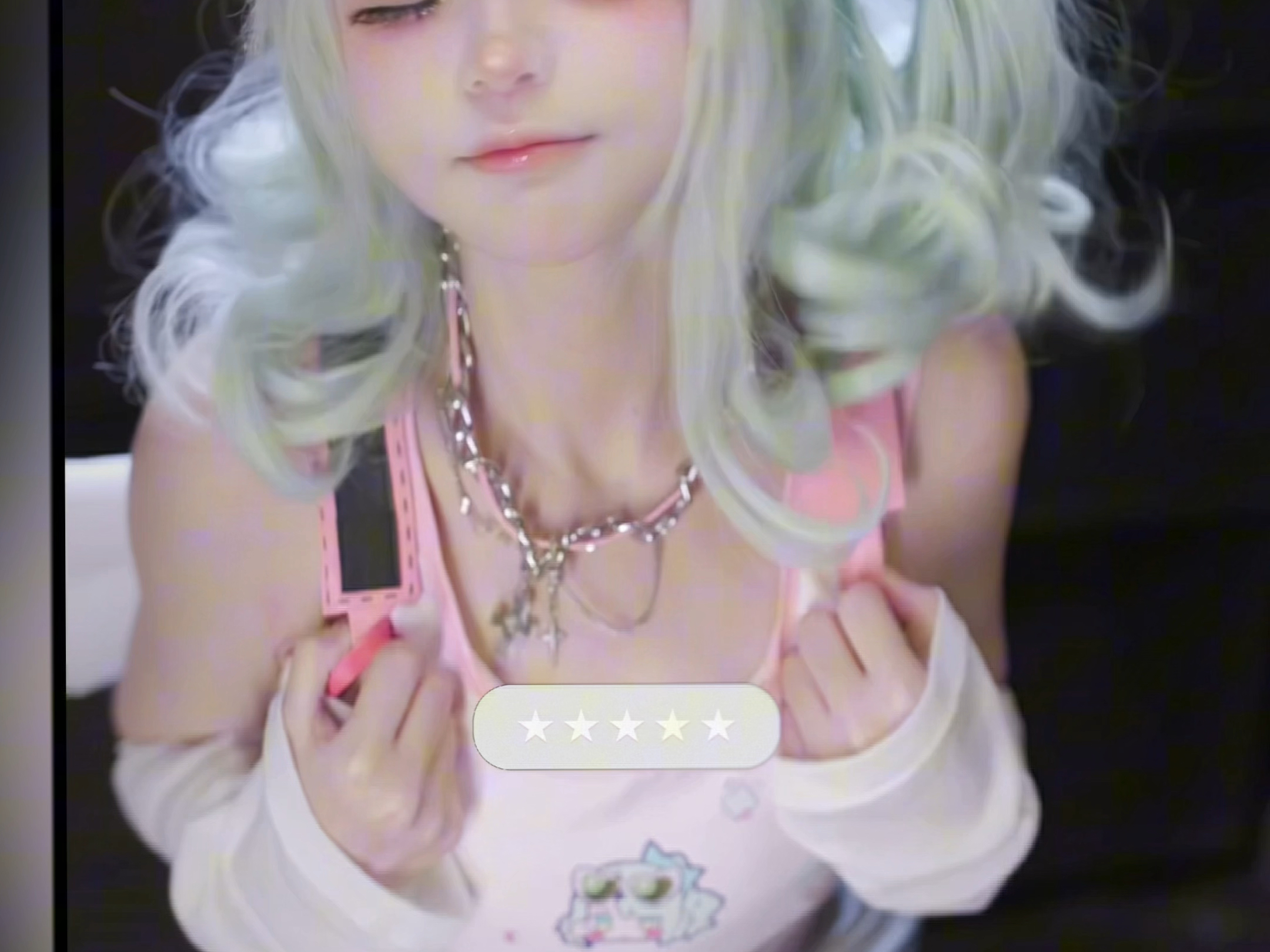 竟然把购物袋成功穿在了身上！