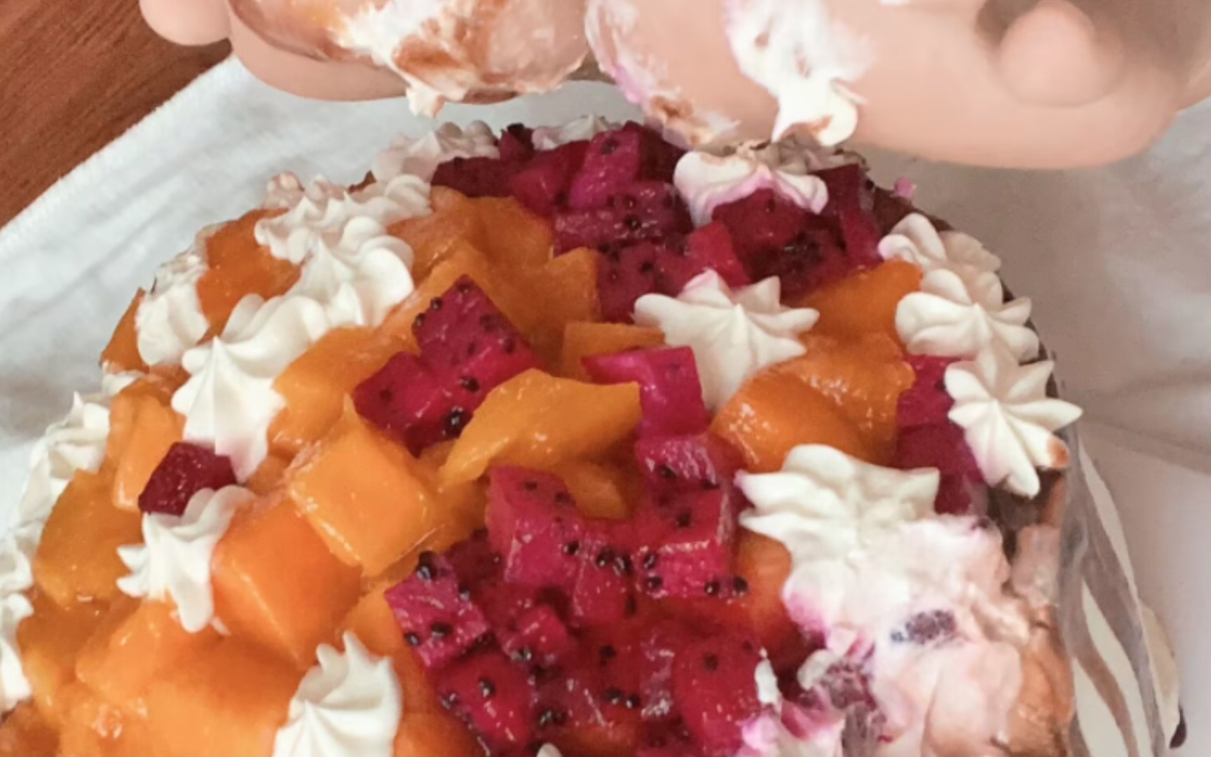 【声控解压】小姐姐的小脚脚在和大蛋糕玩耍