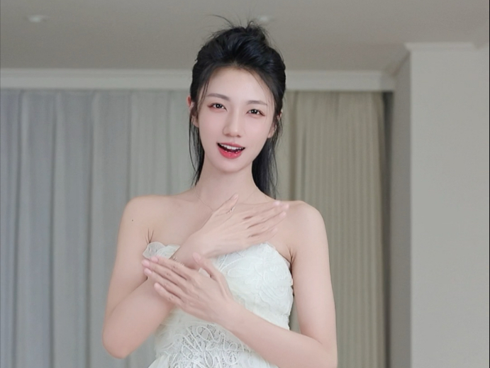 那就再穿小裙子跳一次吧…