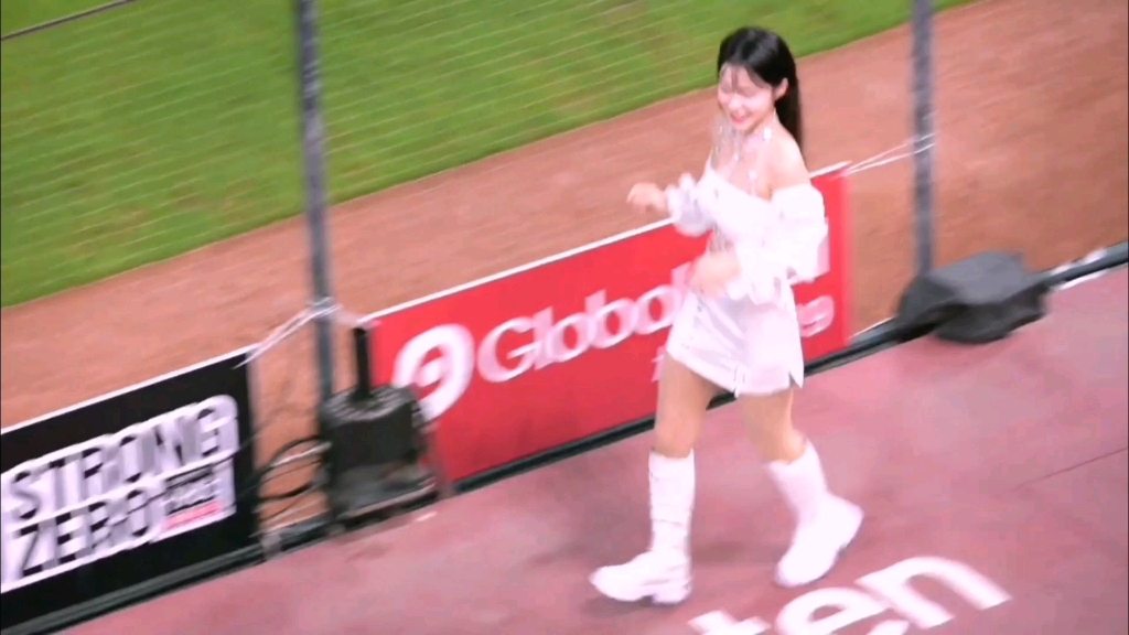 Beautiful cheerleaders dancing.