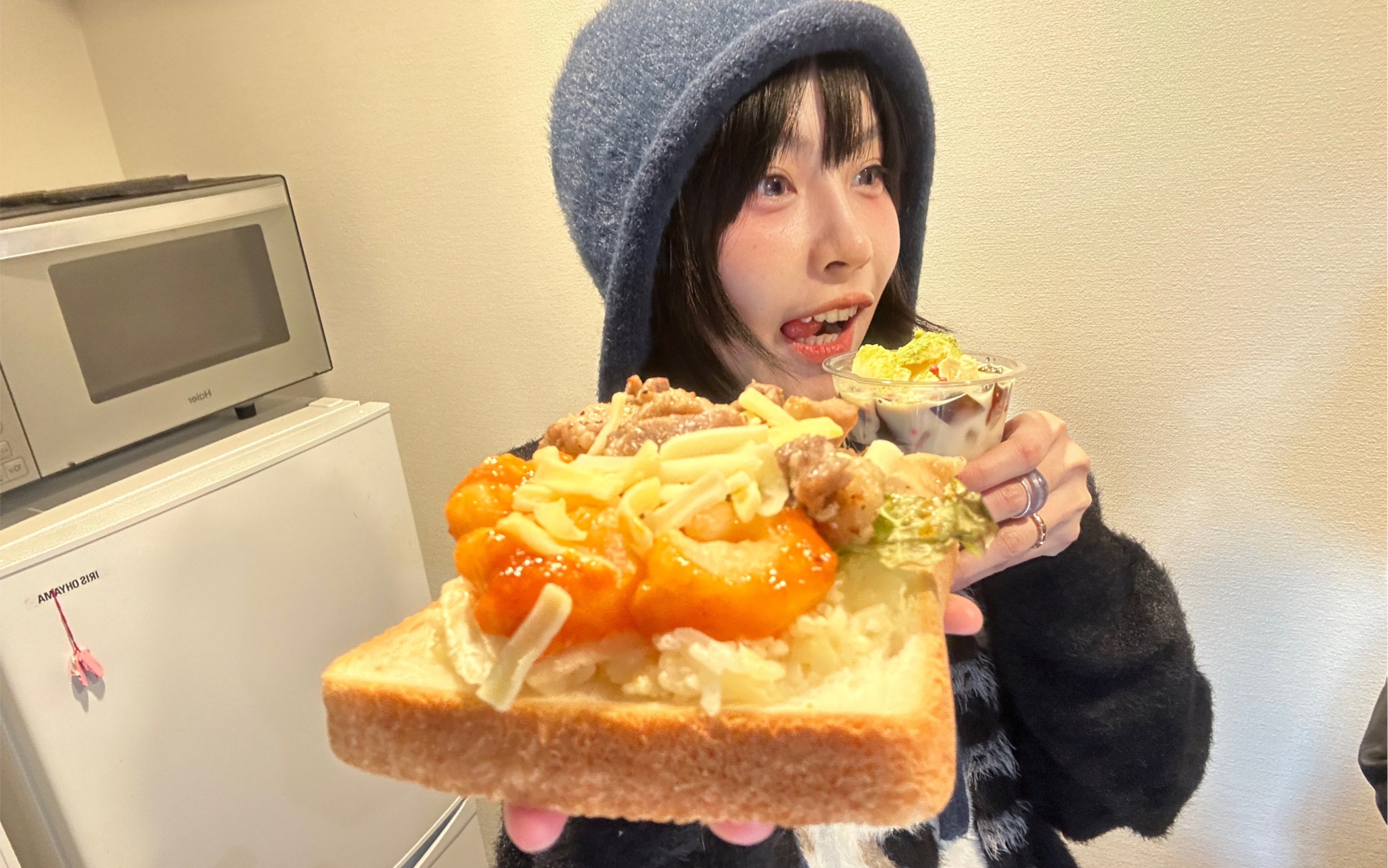 又是吃便利店的一天｜据说最近日本流行面包加米饭…竟然口感很特别