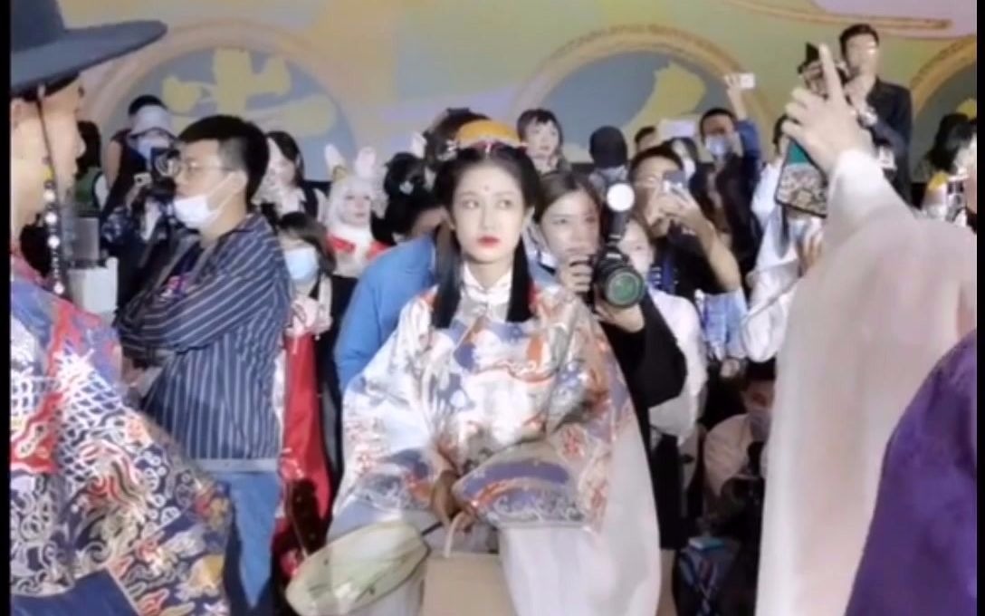 National Day Chengdu Huashang Jiuzhou event to eat melon, this time the mess is too large