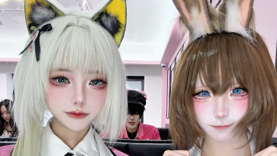 当我请凯尔希穿上可爱的粉色制服时