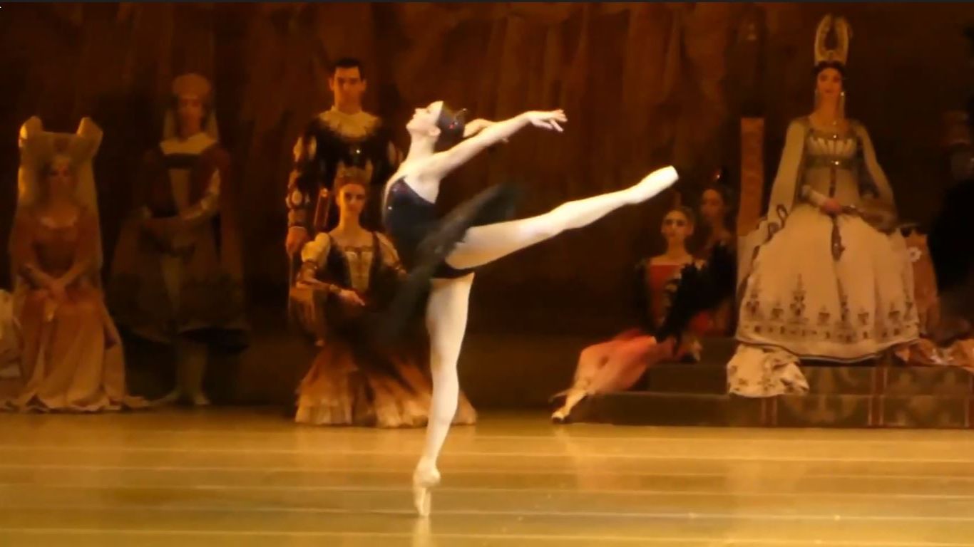 芭蕾《天鹅湖》黑天鹅变奏 马林斯基剧院依柳Ilyushkina