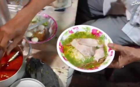 越南街头美食-越南米粉