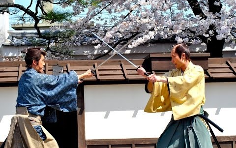 樱花树下 现场表演【武士剧】英雄救美的武士对决!
