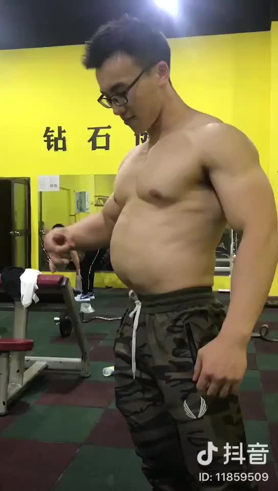 大肚子秒变肌肉男秒变排骨腹