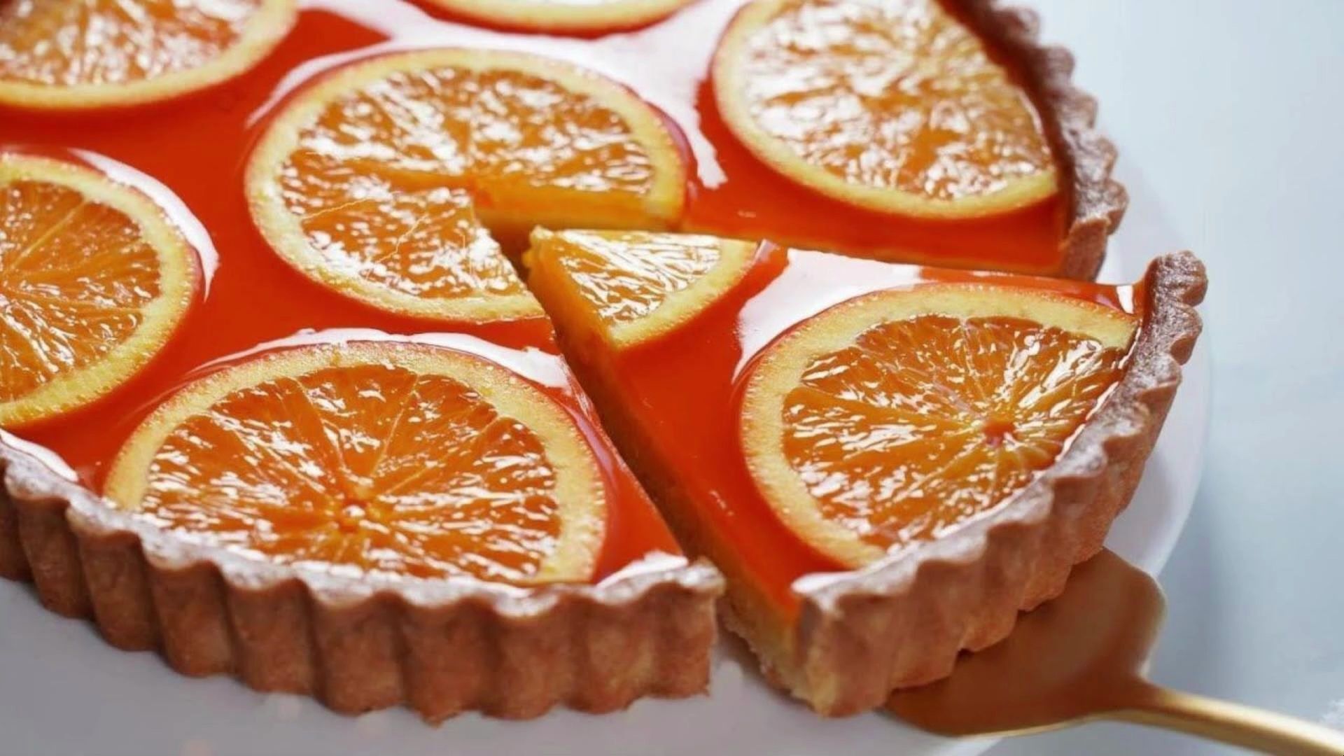 用整个磨碎的橙子制成的橙子馅饼橙子杏仁奶油