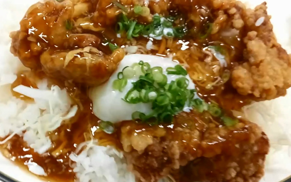 尝试日本大学食堂里的炸鸡块半熟鸡蛋盖浇饭