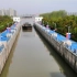 带你看秦淮河船闸过船，“三峡船闸”类似连通器原理