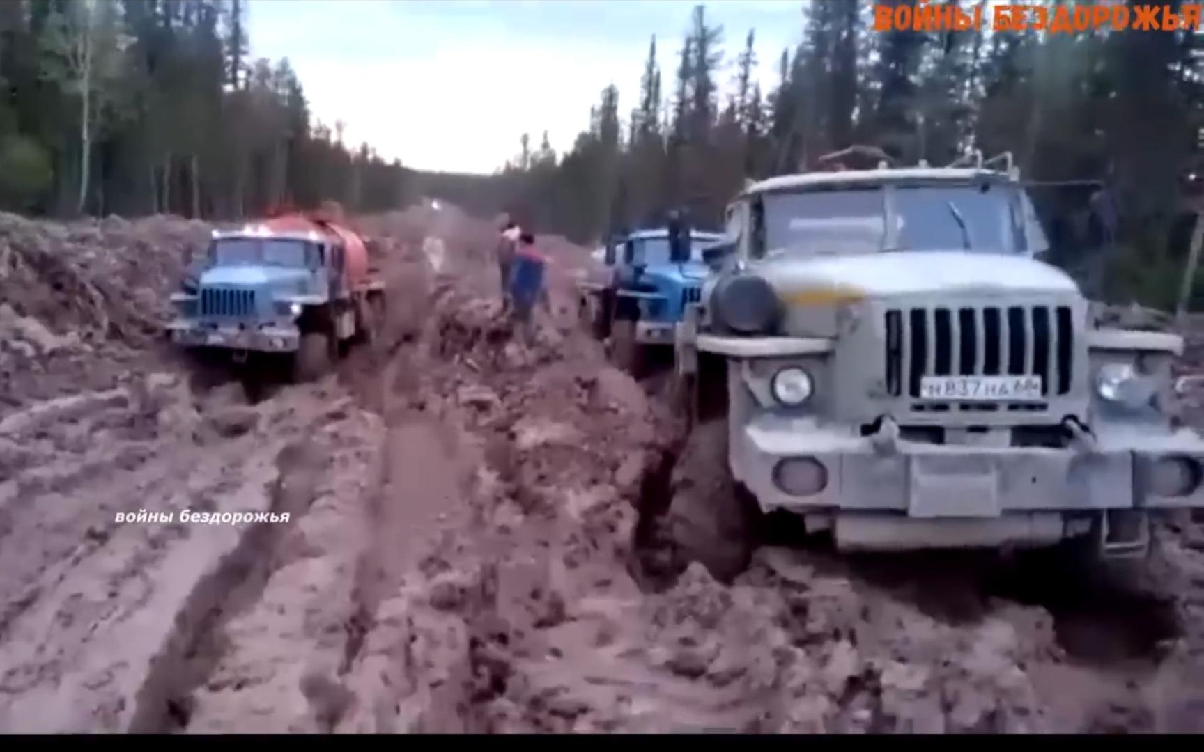 在西伯利亚冻土地中玩命挣脱的苏联卡车