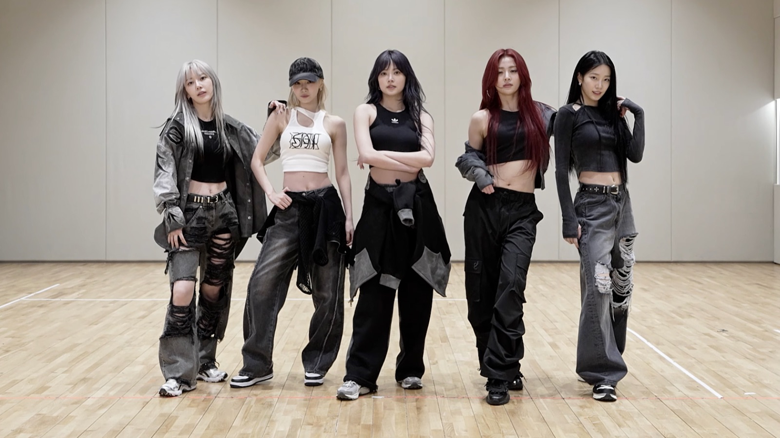 【4K镜面】LE SSERAFIM - EASY 练习室 分段循环 直拍 画放大 替音轨♡扒舞专用