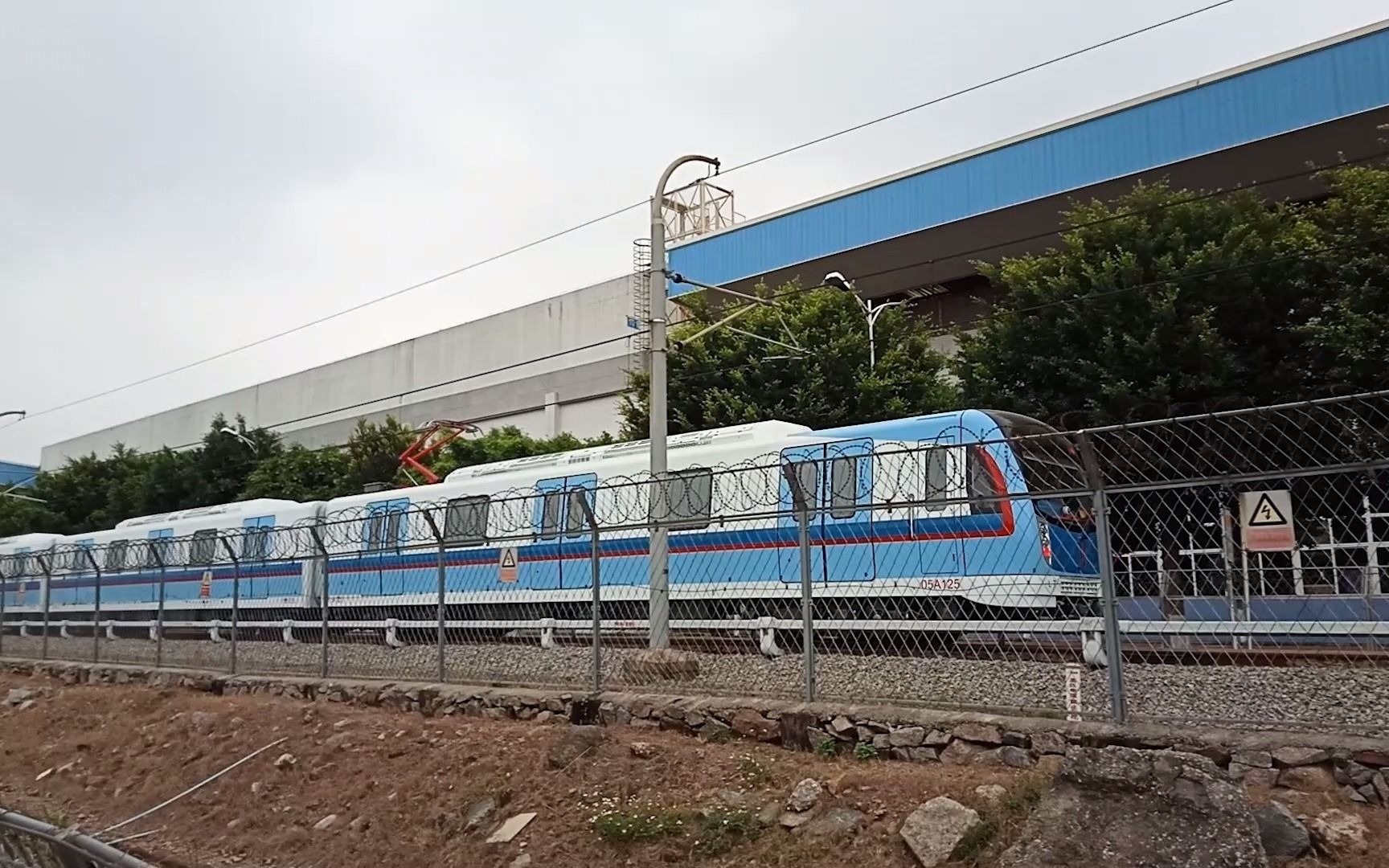 羊角新车广州地铁5号线增购l7型列车05125126鱼珠段试车线试车