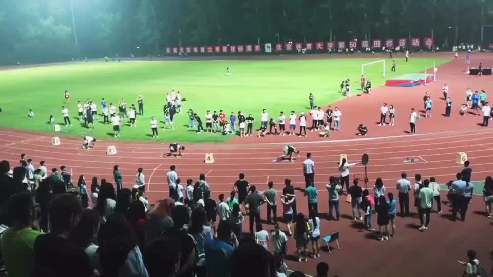 北京体育大学校运会男子4乘100米接力决赛