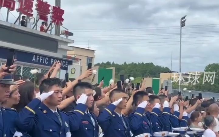 今天，湖南邵东万人空巷，迎接抗洪英雄胡旭东魂归故里！