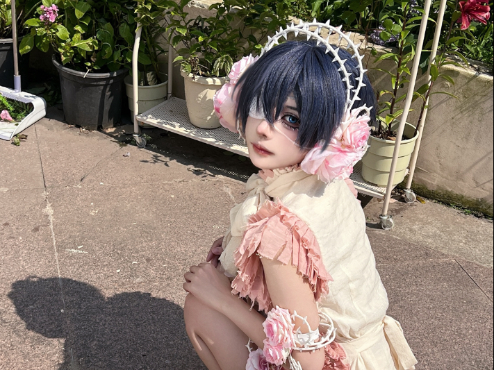 Young master, you're a kitten with a flower crown.