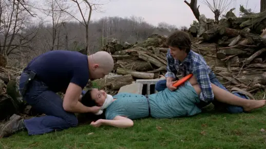 男人绑架落单的女孩,看她们是否有处子之身,用心头血复活女王!