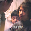小女孩从来不敢洗澡，背后的原因让人心疼，都是些苦命的孩子