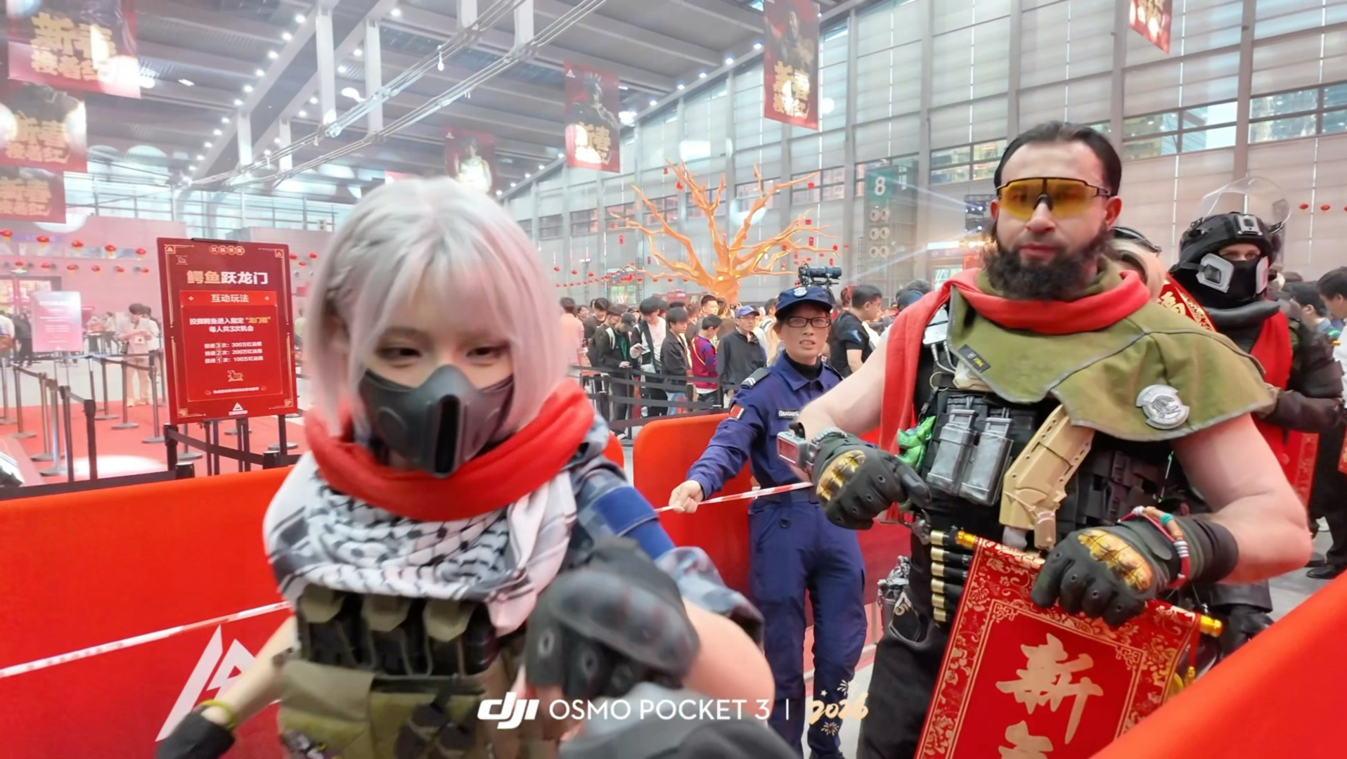 三角洲深圳全干员走秀，这老太也太像了吧？简直是本人，吓哭了！