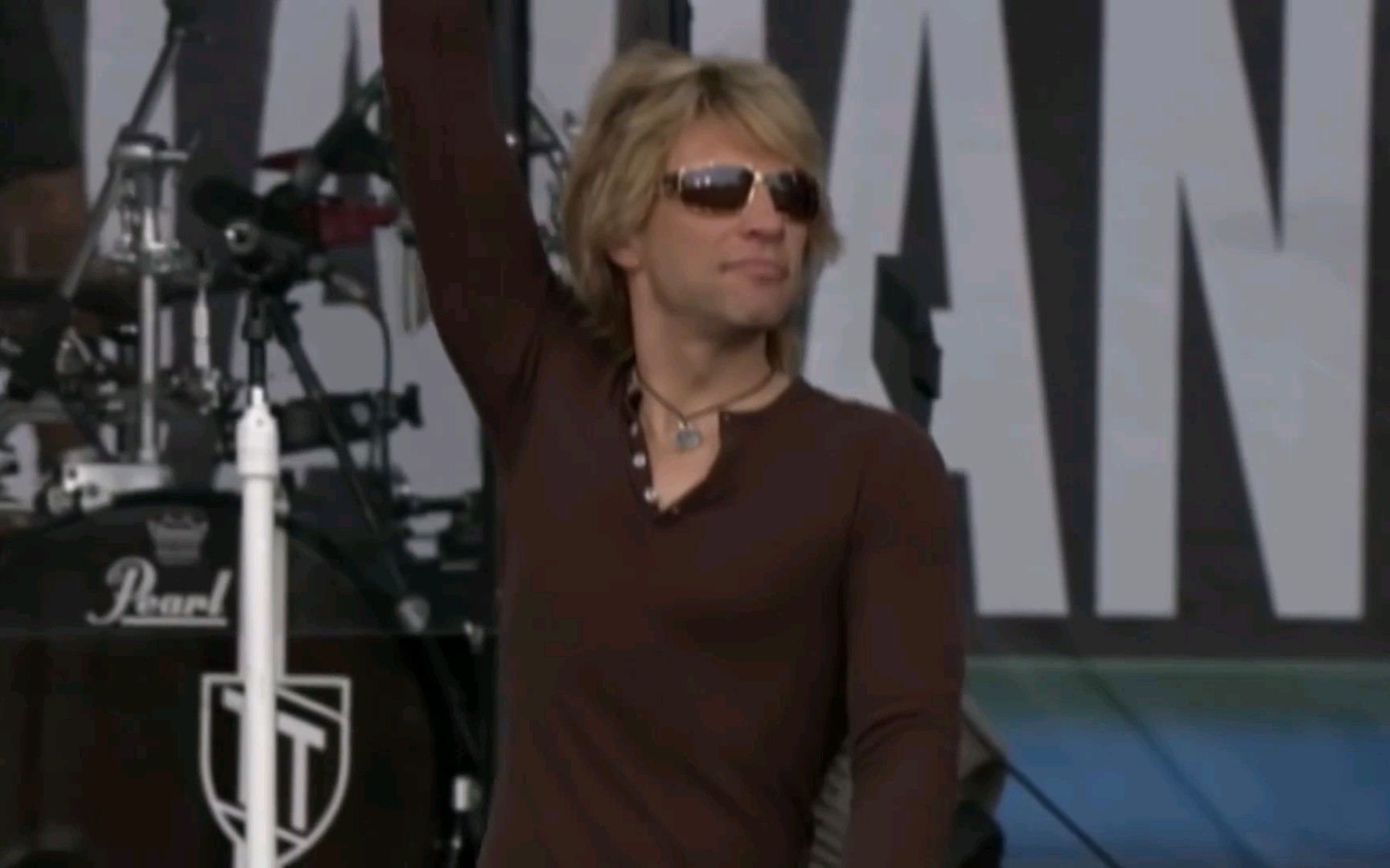 Bon Jovi  Livin' On A Prayer (Live 8 2005)哔哩哔哩 (゜゜)つロ 干杯~bilibili