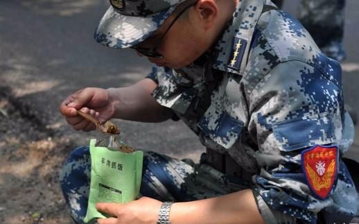【军粮】解放军09单兵口粮六号餐 咖喱炒饭 吐血试吃!