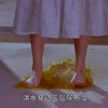 女孩患有先天性小便失禁，这次竟在大庭广众之下尿了起来