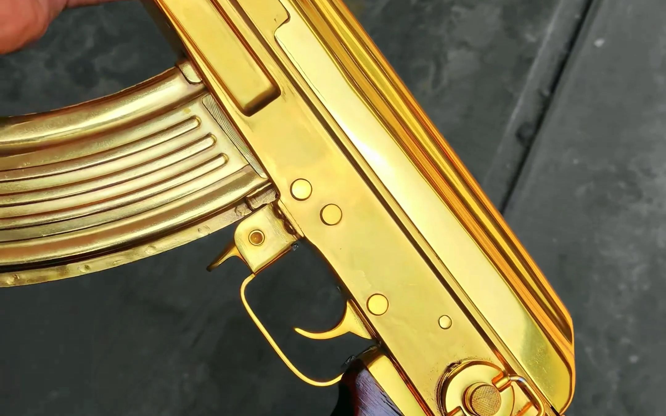 黄金Ak-47 看完你绝对喜欢！