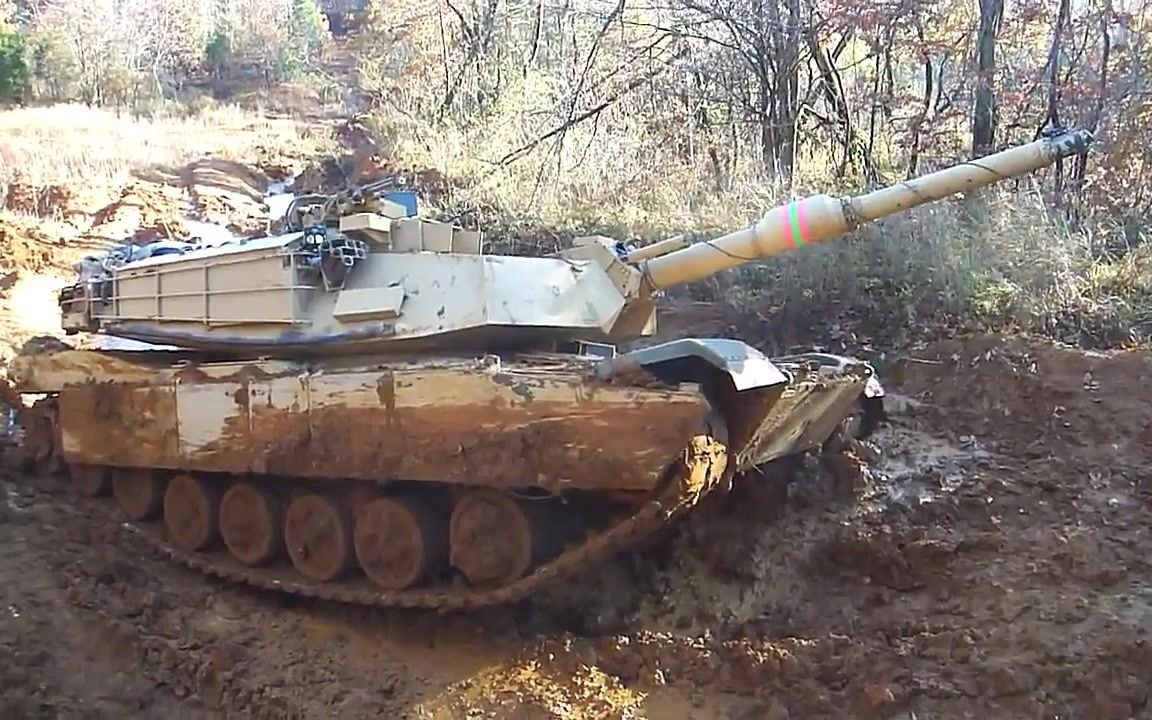 如此评价：实拍美军M1A1坦克泥地挣扎行驶全过程视频！[首次更代]的第1张示图