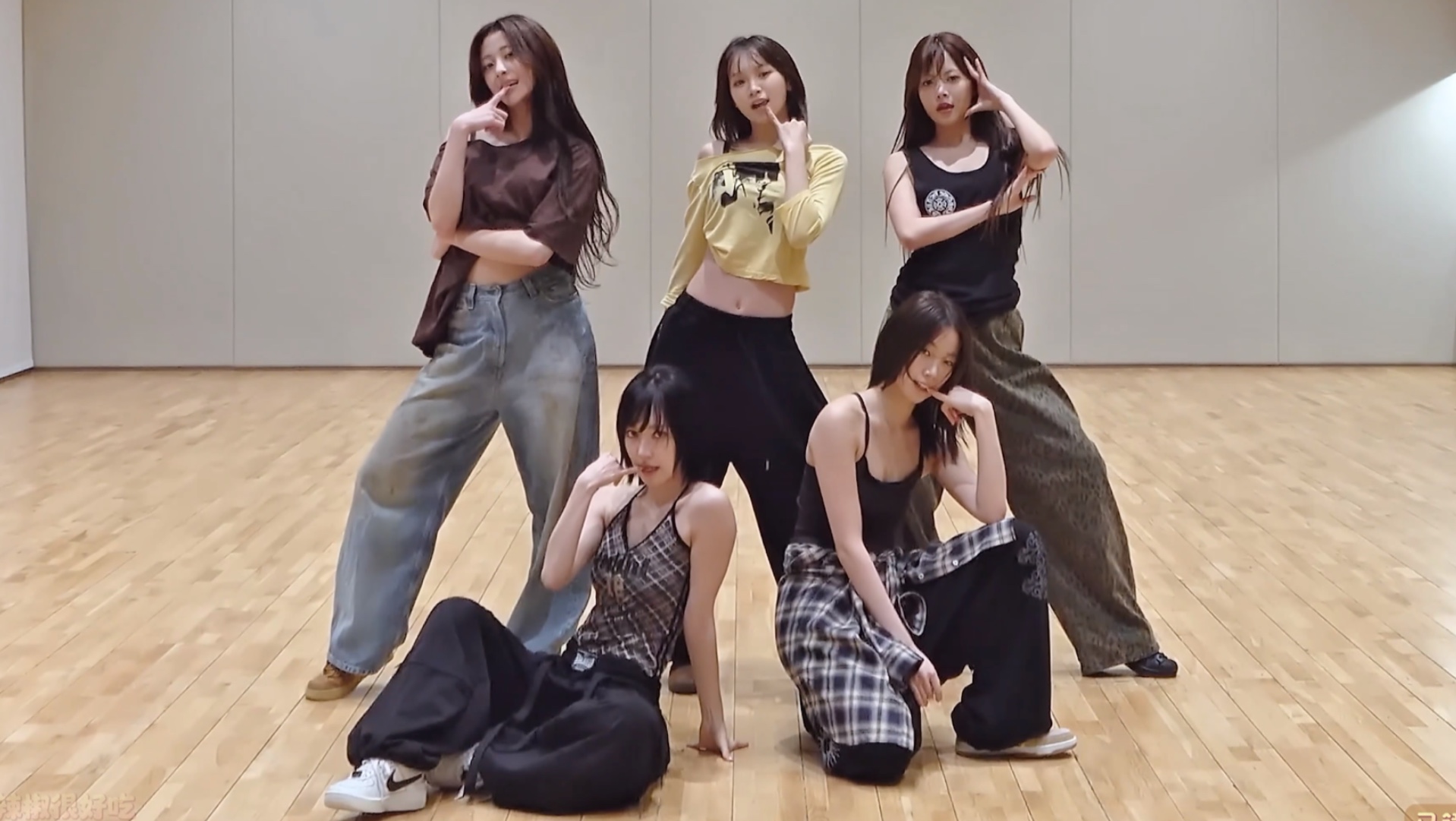 『4K镜面扒舞』LE SSERAFIM最新回归曲SPAGHETTI镜面放大练习室 放大+加亮+音源替换 慢倍速 分段循环 副歌单P 扒舞用