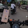 骑士红绿灯路口疯狂钻逢导致差点撞车